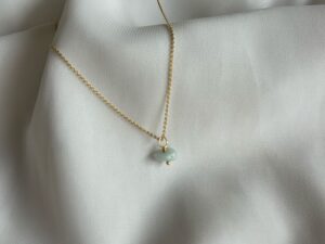 Unique me -kaulakoru amatsoniitti siru - WOWO vibes Unique me -kaulakoru amatsoniitti siru