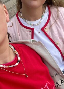 Me Myself And I -kaulakoru kauriin ja ravun kivillä