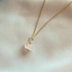 Unique me -kaulakoru ruusukvartsi: RAKKAUS