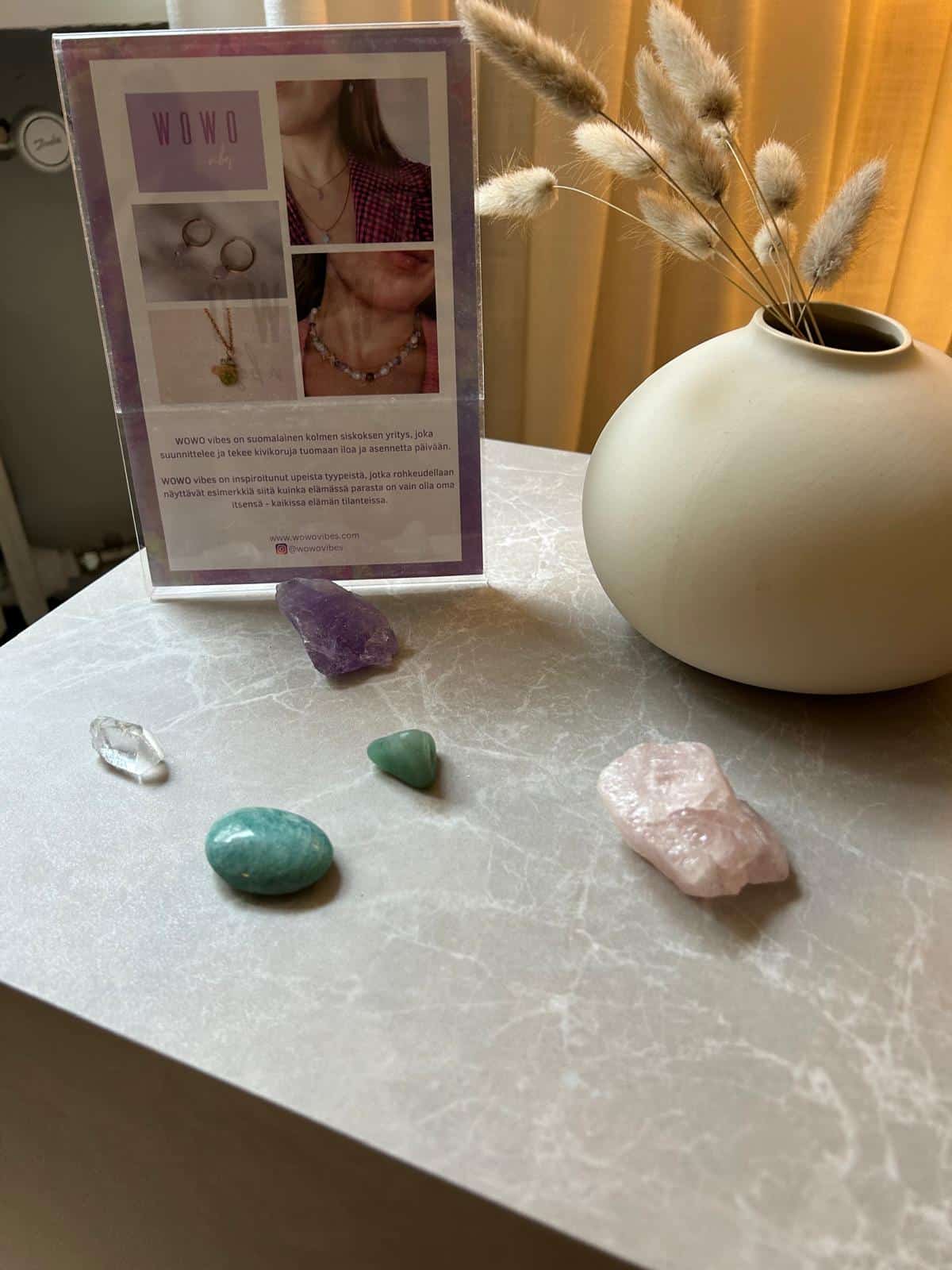 Ruusukvartsi, amatsoniitti, aventuriini, ametisti, vuorikristalli - WOWO vibes kivienergiaa wowo vibes