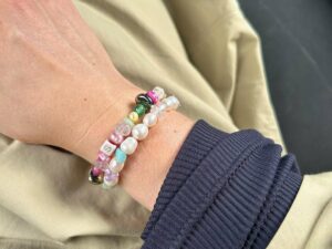 My True Colors käsikoru ja Letters of Love -käsikoru - WOWO vibes My True Colors käsikoru ja Letters of Love -käsikoru