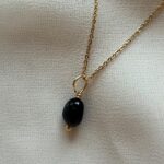 Unique me -kaulakoru akaatti: ITSEVARMUUS