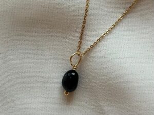 Unique me -kaulakoru akaatti: ITSEVARMUUS - WOWO vibes Unique me -kaulakoru akaatti: ITSEVARMUUS