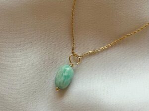 Unique me -kaulakoru amatsoniitti: ROHKEUS - WOWO vibes Unique me -kaulakoru amatsoniitti: ROHKEUS