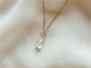 Unique me -kaulakoru vuorikristalli: POSITIIVISUUS - WOWO vibes Unique me -kaulakoru vuorikristalli: POSITIIVISUUS