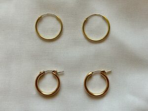 korvakorujen kullansävyiset rengasvaihtoehdot