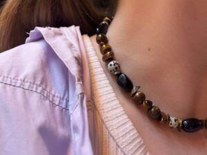 kaksonen horoskooppikaulakoru tiikerinsilmä - WOWO vibes